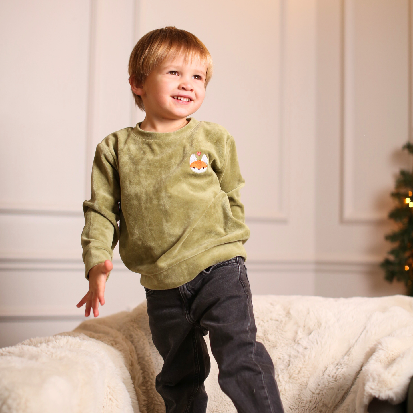 Sinine sametpusa Rebase-tikandiga