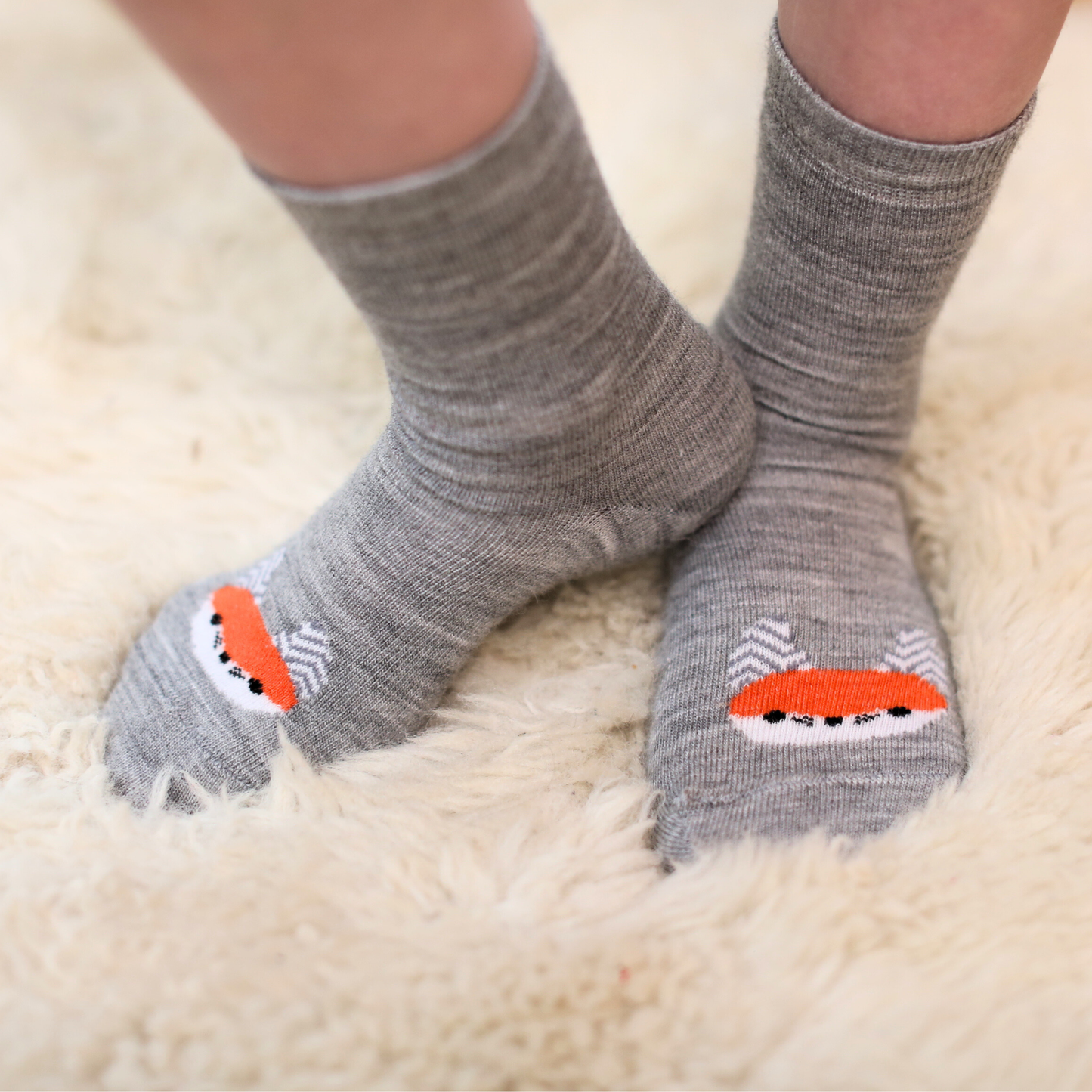 Hallid villased sokid