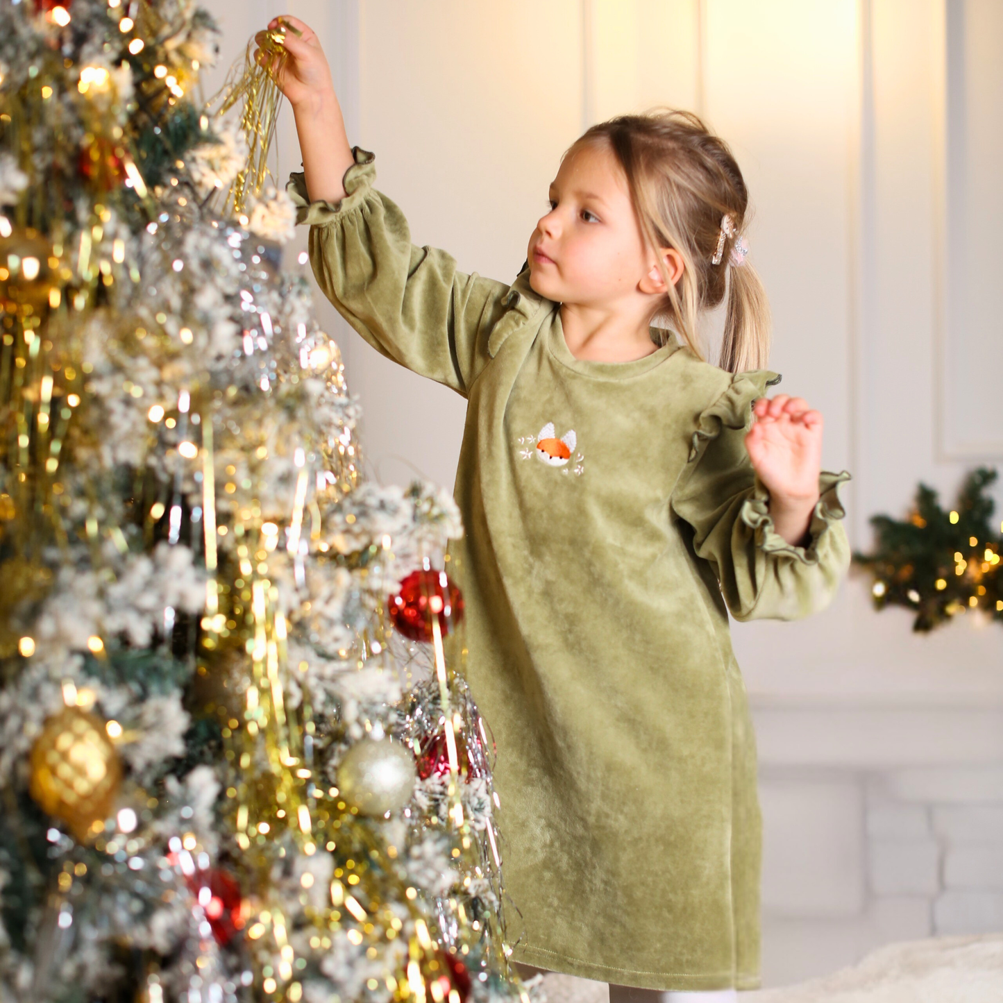 Roheline sametkleit Rebase-tikandiga