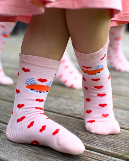 Heleroosad südametega sokid