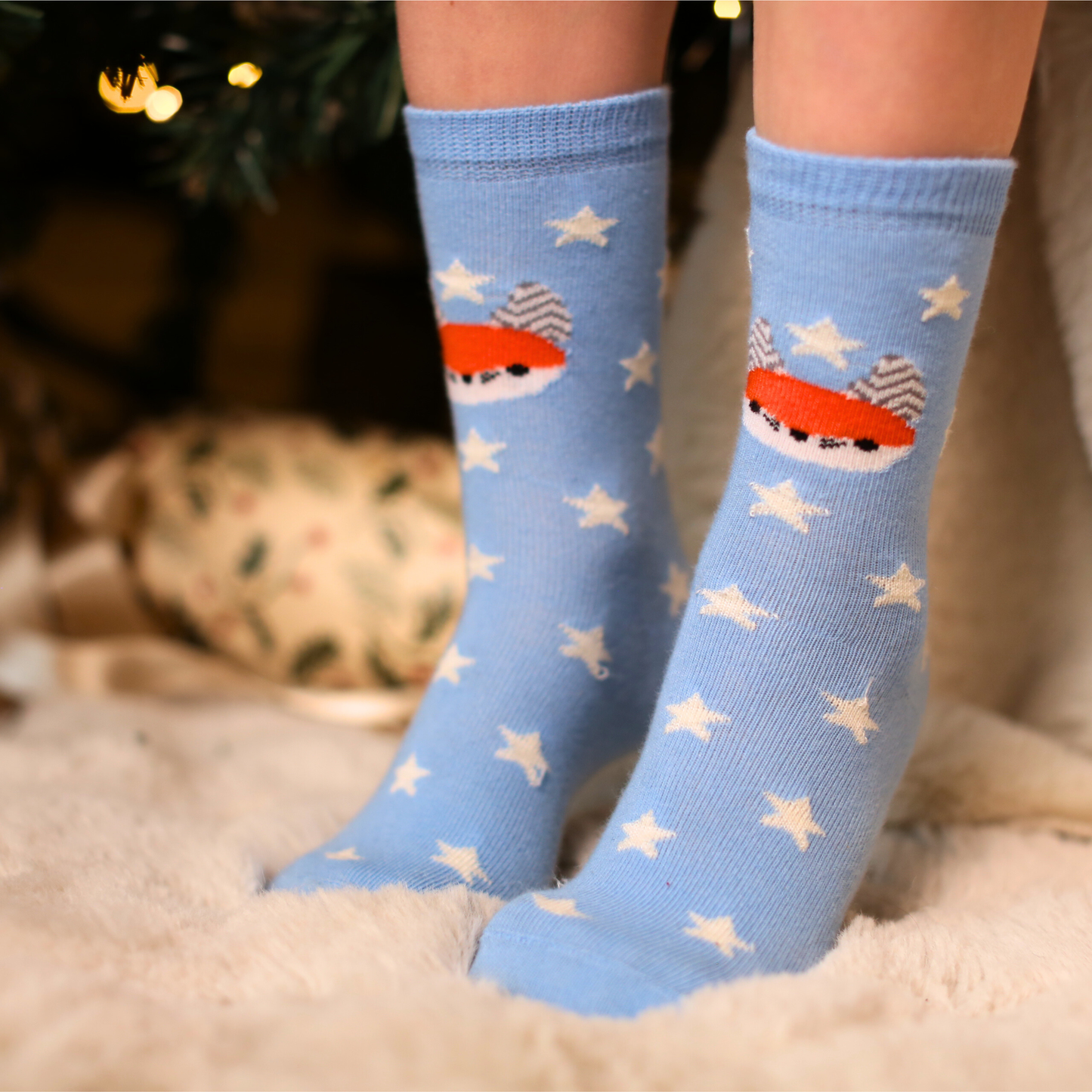 Pimedas helendavad sokid