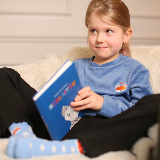 Sinine sametpusa Rebase-tikandiga